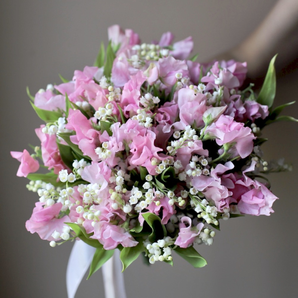 Букет невесты из ландышей и душистого горошка/весенних цветов - Размер M