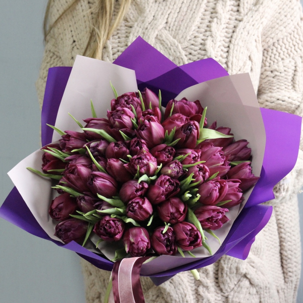 Букет из фиолетовых тюльпанов - 49 тюльпанов