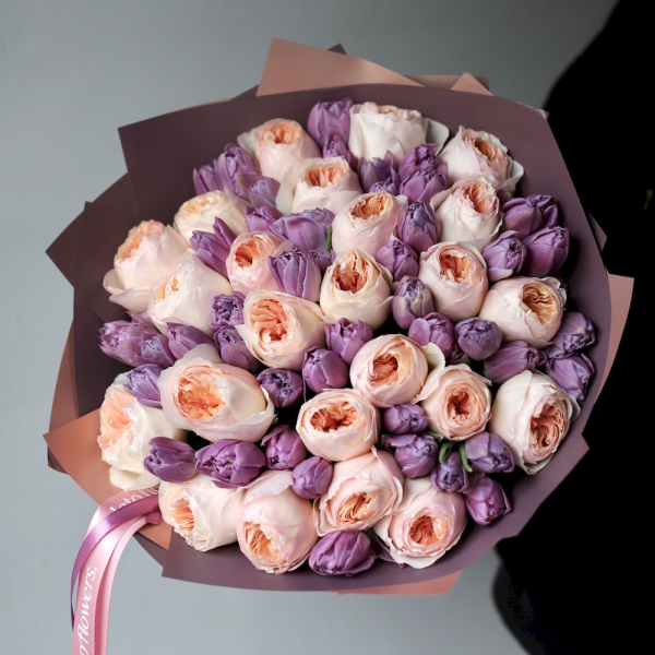 Букет из пионовидных роз и тюльпанов - Размер M