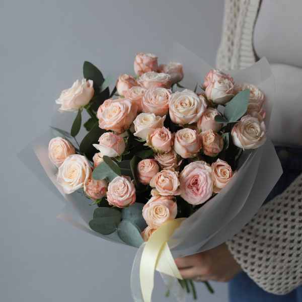 Букет из кустовых пионовидных роз Бомбастик - 9 кустовых роз