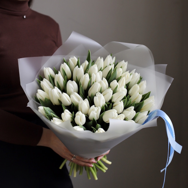 Букет из белых тюльпанов - 49 тюльпанов
