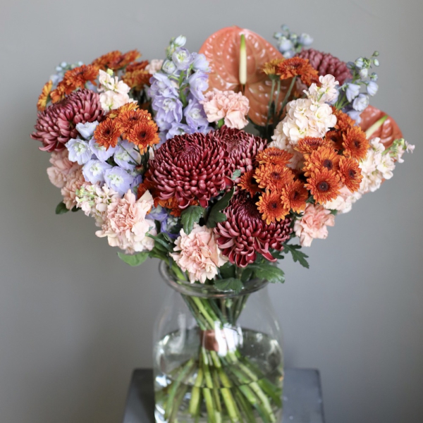 Букет из сезонных цветов в вазе Осенний - Размер L