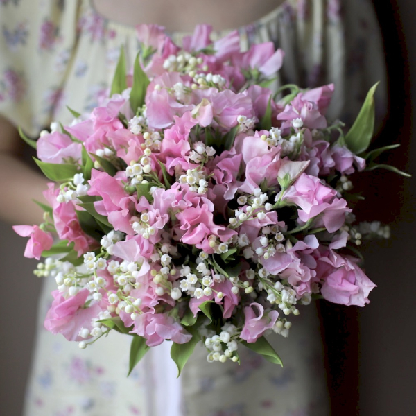 Букет невесты из ландышей и душистого горошка/весенних цветов - Размер M