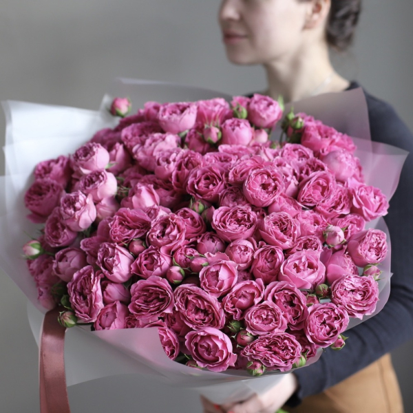 Букет из кустовых пионовидных роз Мисти Баблс -  29 кустовых роз 