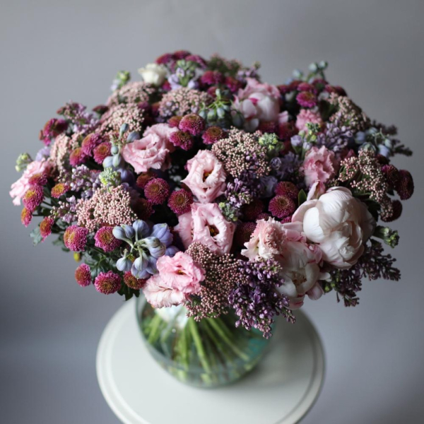 Букет из сезонных цветов в вазе Лавандовый - Размер XL 